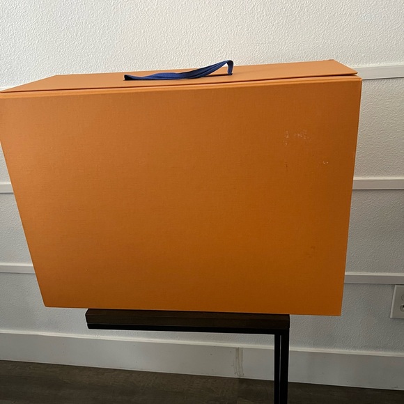 LOUIS VUITTON LUGGAGE BOX - Picture 2 of 6